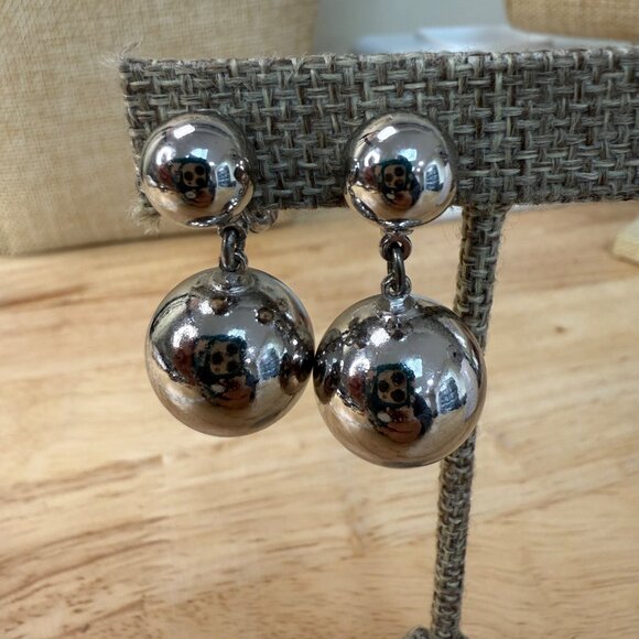 Monet Vintage Silver Tone Clip-On Earrings Double Ball Dangle Design Retro Style - Picture 5 of 12